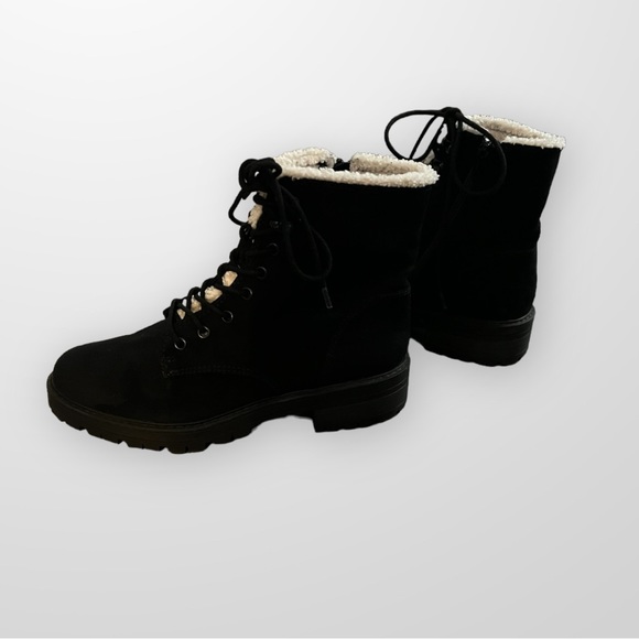 Suede Shearling Lace Up Boot // Winter Combat Boot // Lug Sole - Picture 2 of 8